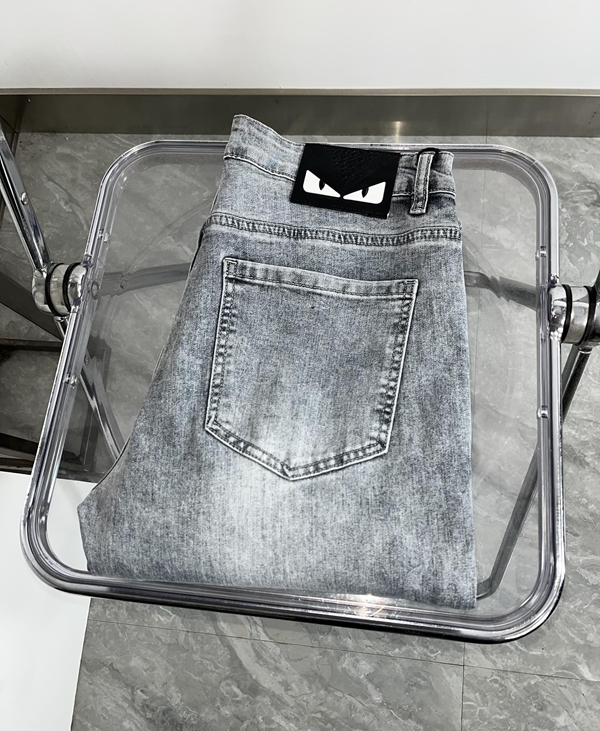 ブランドジーンズ正面デザイン